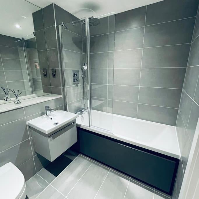 New One Bedroom Luxury Apartment In Solihull Eksteriør billede