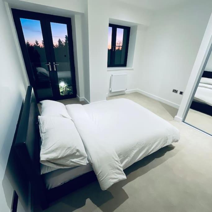 New One Bedroom Luxury Apartment In Solihull Eksteriør billede