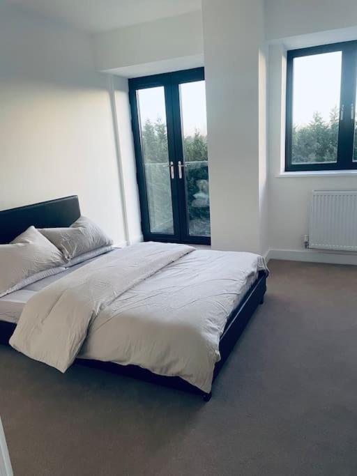 New One Bedroom Luxury Apartment In Solihull Eksteriør billede