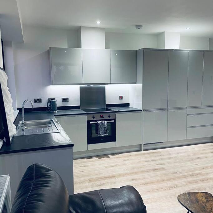 New One Bedroom Luxury Apartment In Solihull Eksteriør billede