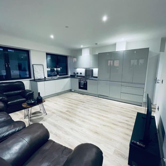 New One Bedroom Luxury Apartment In Solihull Eksteriør billede