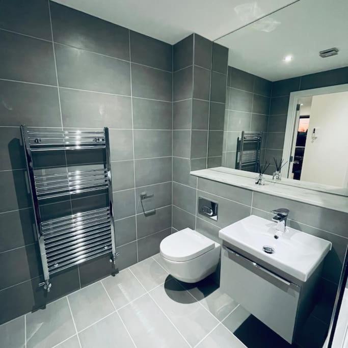 New One Bedroom Luxury Apartment In Solihull Eksteriør billede