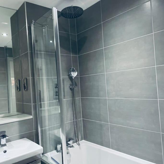New One Bedroom Luxury Apartment In Solihull Eksteriør billede